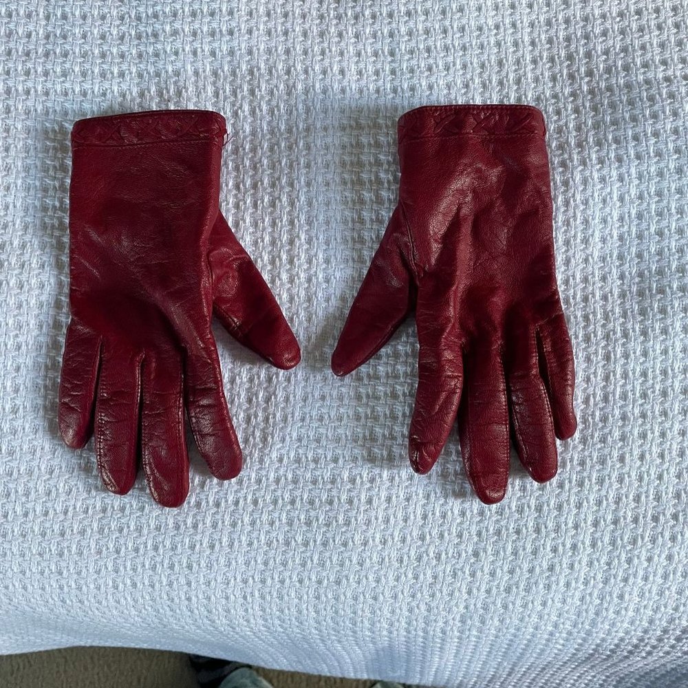 GENUINE LEATHER GLOVES - RED - WOMENS EUC - MARKED XL (SEE MEASUREMENTS)